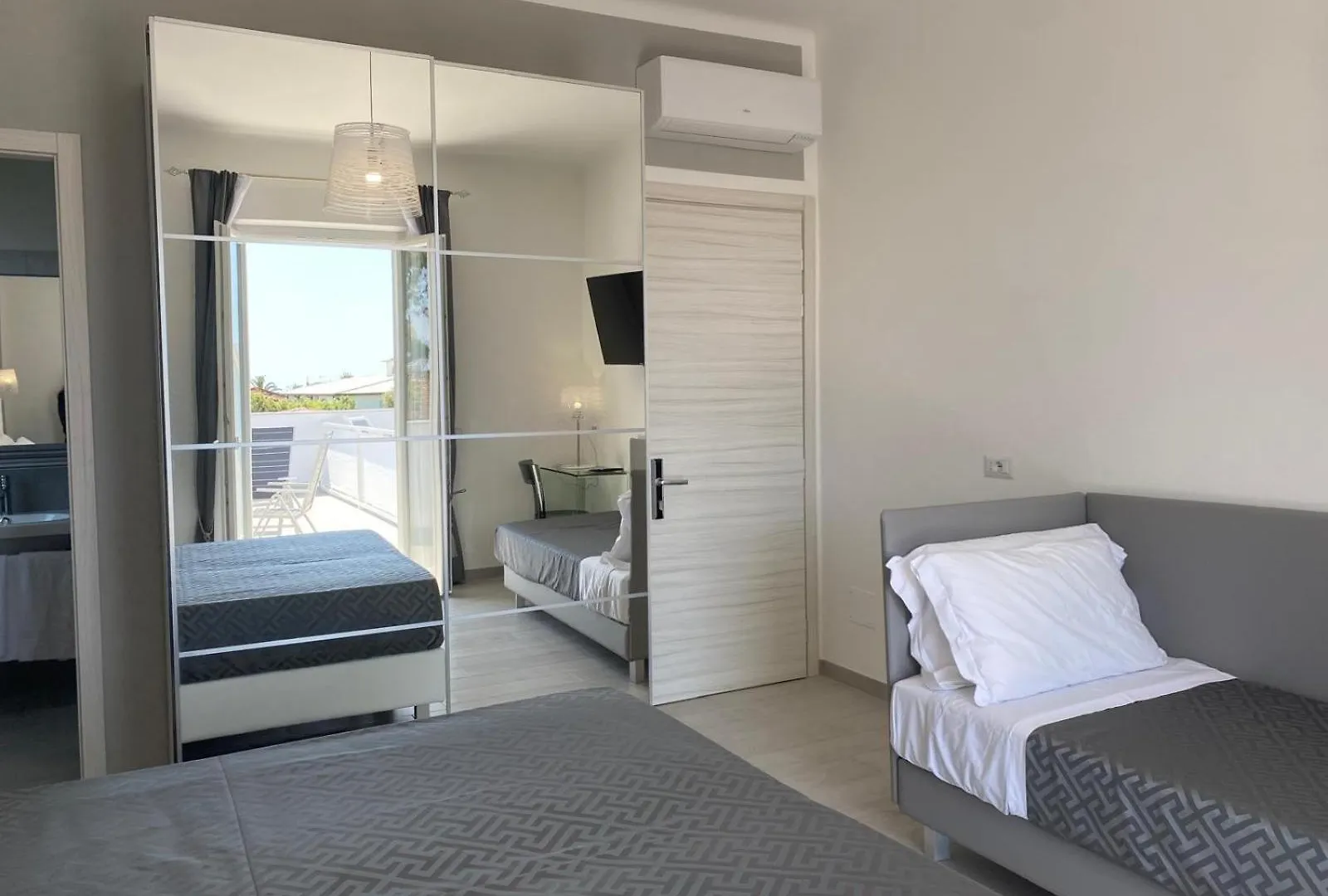 Hotel Raffaelli Villa Angela 马尔米堡 意大利