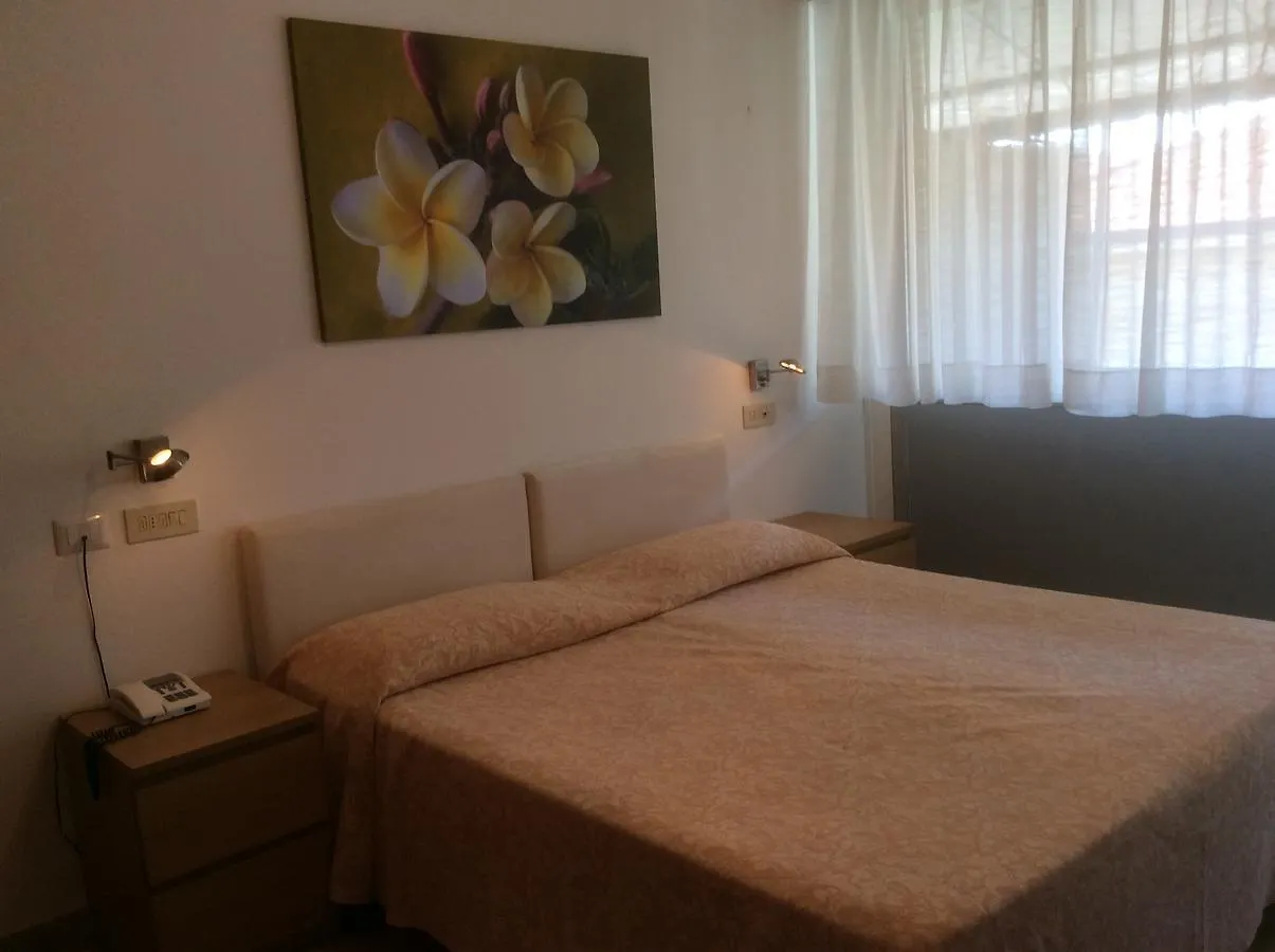 Hotel Raffaelli Villa Angela Forte dei Marmi 3*,  Italy